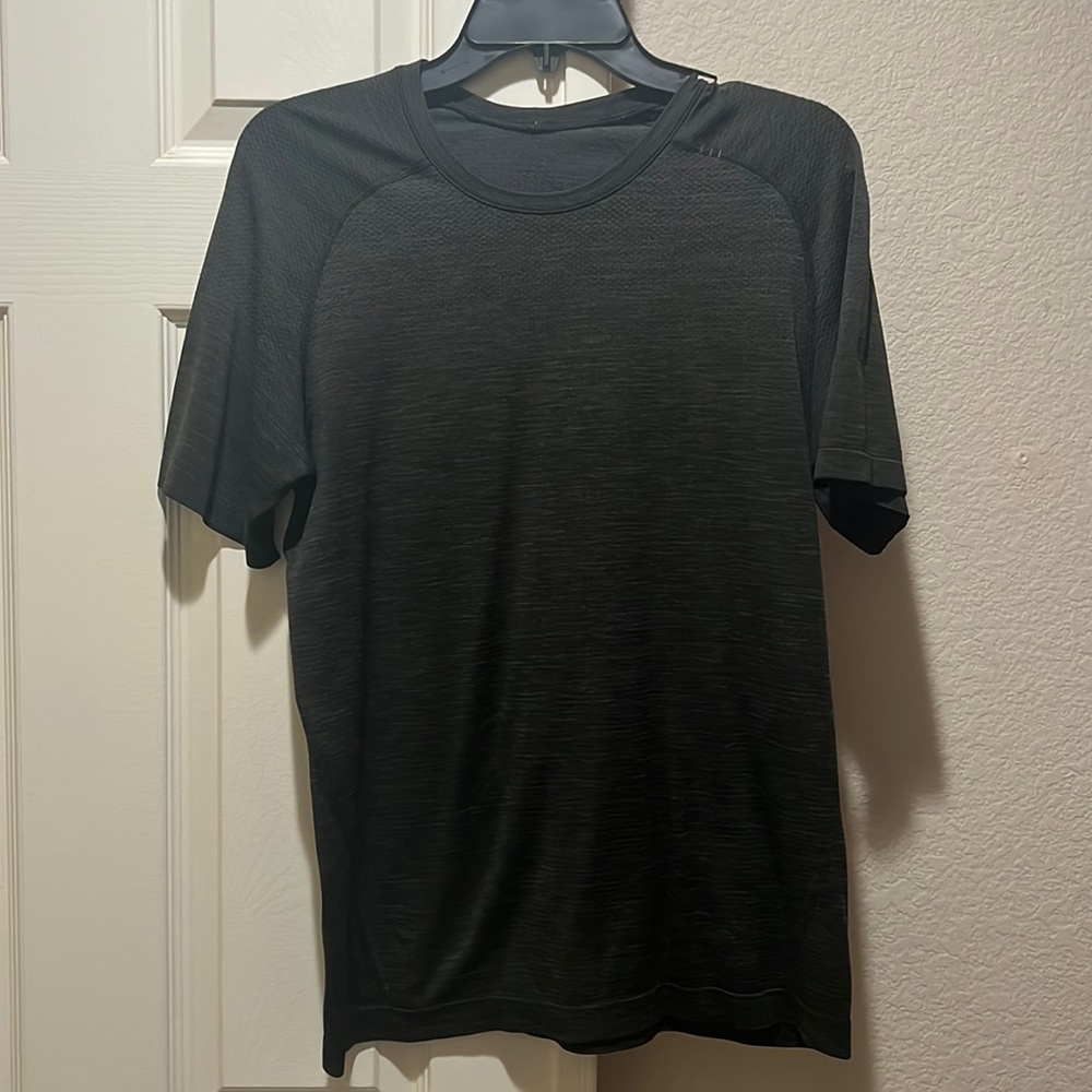 Black men’s lulu lemon 
Metal Vent Tech Short-Sleeve Shirt